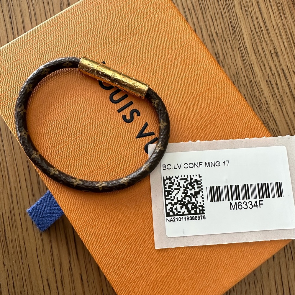 Louis Vuitton confidential bracelet monogram size 17